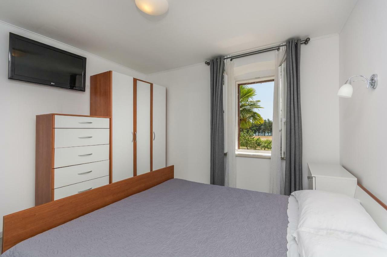 Apartments Mijat Novigrad Istria Kültér fotó